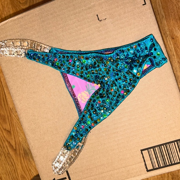 Npc bikini - Picture 5 of 12